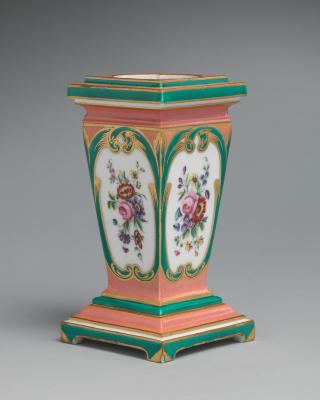 Image for Pedestal vase and bulb pot (piédestal en gaine) (pair); Potpourri vase with candleholders (pot-pourri à bobêche) (pair); Tea service