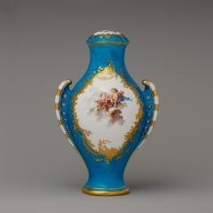 Image for Vase with cover (vase urne antique) and base
